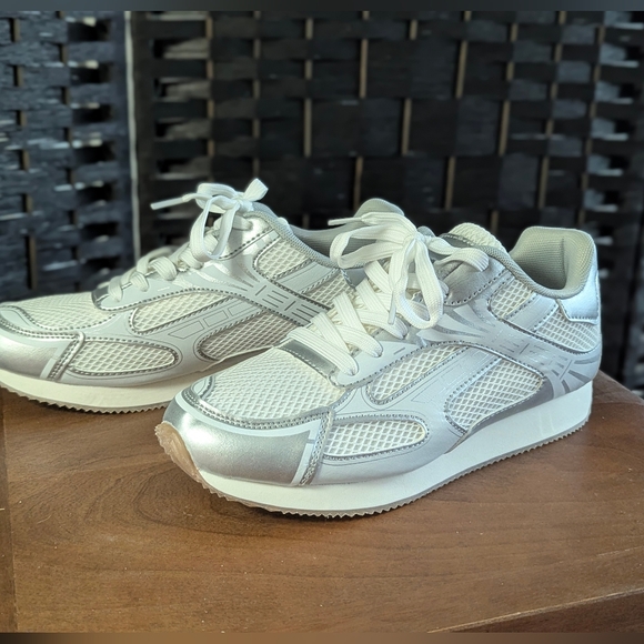 NICOLE MILLER women's Silver Sneakers NEW Size 8.5 - Picture 4 of 6